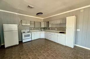 231 W Broad St, Freeport, TX 77541 - Photo 5