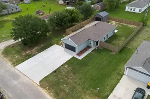 1302 Trinity St, Anahuac, TX 77514 - Photo 31