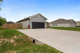1302 Trinity St, Anahuac, TX 77514 - Photo 29