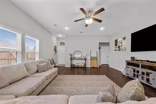 1302 Trinity St, Anahuac, TX 77514 - Photo 5