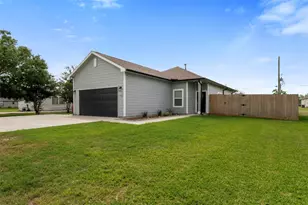 1302 Trinity St, Anahuac, TX 77514 - Photo 27