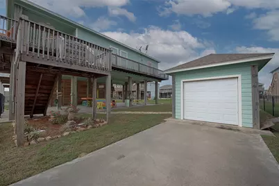 1983 Matt Drive, Crystal Beach, TX 77650 - Photo 5