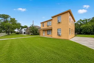 1028 5th Ave N, Texas City, TX 77590 - Photo 3