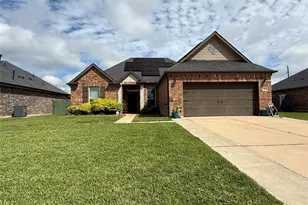 141 Majestic Oak Cir, Lake Jackson, TX 77566 - Photo 13