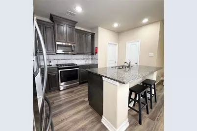 141 Majestic Oak Circle, Lake Jackson, TX 77566 - Photo 5