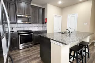 141 Majestic Oak Cir, Lake Jackson, TX 77566 - Photo 5