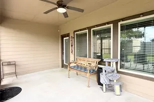 141 Majestic Oak Cir, Lake Jackson, TX 77566 - Photo 9