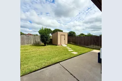 141 Majestic Oak Circle, Lake Jackson, TX 77566 - Photo 11