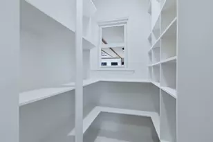 210 Big Hollow Ln, Houston, TX 77042 - Photo 9