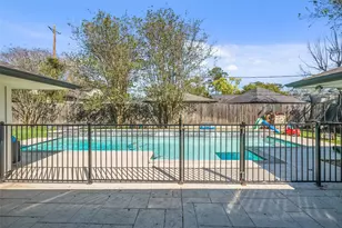 8710 Burkhart Rd, Houston, TX 77055 - Photo 25