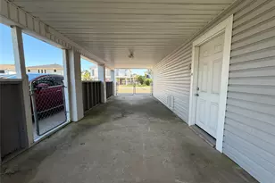 1006 Redfish St, Bayou Vista, TX 77563 - Photo 5