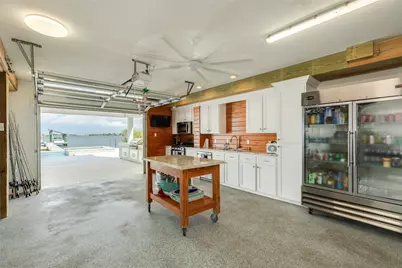 9680 Airways Lane, Galveston, TX 77554 - Photo 17