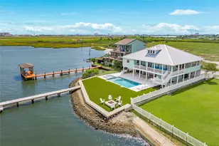 9680 Airways Ln, Galveston, TX 77554 - Photo 1