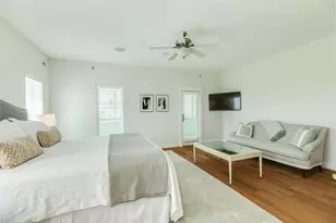 9680 Airways Ln, Galveston, TX 77554 - Photo 33
