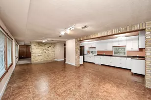 10318 Knoboak Dr, Houston, TX 77043 - Photo 5