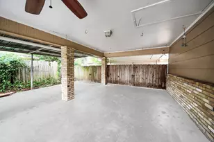 10318 Knoboak Dr, Houston, TX 77043 - Photo 19