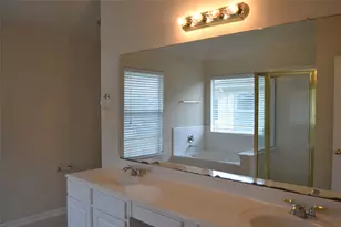 5515 Gatesprings Ln, Sugar Land, TX 77479 - Photo 9