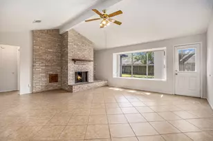 454 Buoy Rd, Houston, TX 77598 - Photo 5