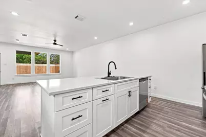 8726 Scott Street #B, Houston, TX 77051 - Photo 5