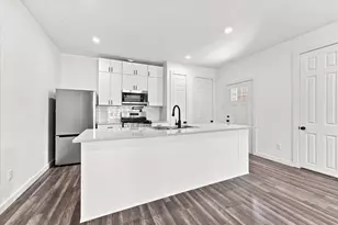 8726 Scott St, Houston, TX 77051 - Photo 3