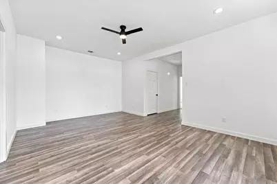 8726 Scott Street #B, Houston, TX 77051 - Photo 11