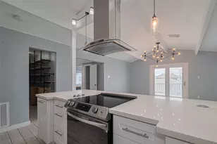 228 Barracuda St, Bayou Vista, TX 77563 - Photo 7