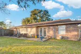 700 N Plantation Dr, Angleton, TX 77515 - Photo 23