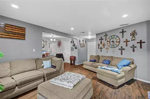 700 N Plantation Dr, Angleton, TX 77515 - Photo 5