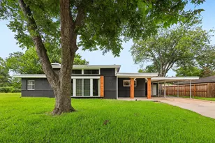 159 Oak Dr, Lake Jackson, TX 77566 - Photo 1