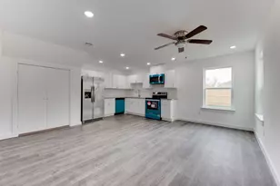 8126 Sterlingshire St, Houston, TX 77078 - Photo 3