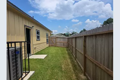 210 Dipping Stream Street, Houston, TX 77076 - Photo 11