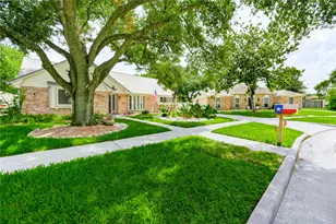 12327 Meadow Hollow Dr, Meadows Place, TX 77477 - Photo 3