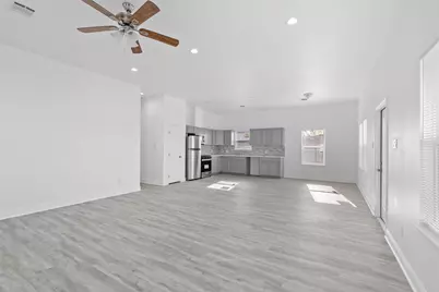 4620 North Railroad Avenue, Hitchcock, TX 77563 - Photo 13