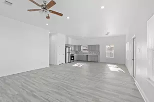 4620 N Railroad Ave, Hitchcock, TX 77563 - Photo 13