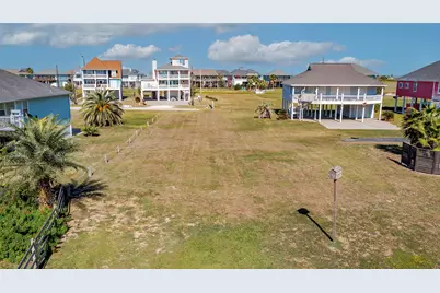 2292 Martinique, Crystal Beach, TX 77650 - Photo 17