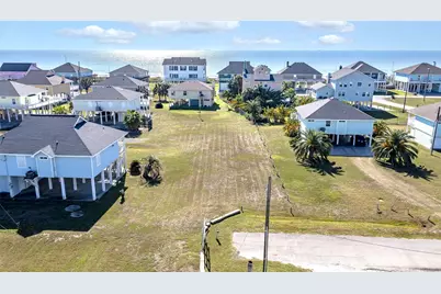 2292 Martinique, Crystal Beach, TX 77650 - Photo 3