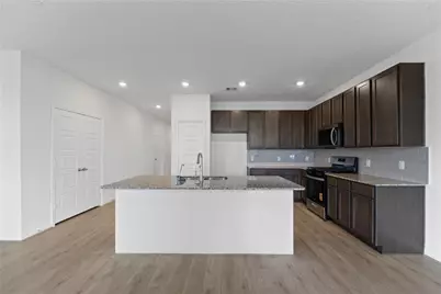 664 Imperial Loop, Alvin, TX 77511 - Photo 13