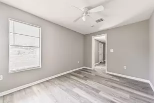 9839 Racine St, Houston, TX 77029 - Photo 17