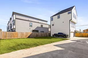 104 E 44th St, Houston, TX 77018 - Photo 5