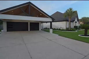 1979 Rolling Stone Dr, Friendswood, TX 77546 - Photo 3