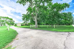 2295 County Rd 145, Alvin, TX 77511 - Photo 35