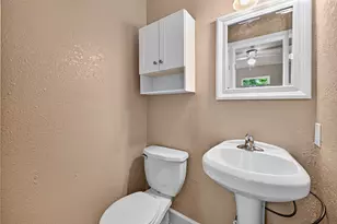 8166 Oak Knoll Ln, Houston, TX 77028 - Photo 17