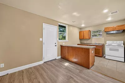 8166 Oak Knoll Lane, Houston, TX 77028 - Photo 9