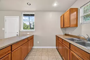8166 Oak Knoll Ln, Houston, TX 77028 - Photo 13