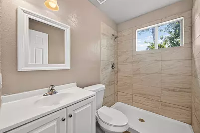 8166 Oak Knoll Lane, Houston, TX 77028 - Photo 21
