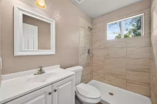 8166 Oak Knoll Ln, Houston, TX 77028 - Photo 21