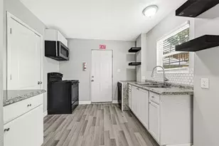 306 E 38th St, Houston, TX 77018 - Photo 11