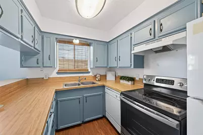 7714 Renwick Drive #D13, Houston, TX 77081 - Photo 13