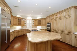 8 Epernay Pl, Jersey Village, TX 77040 - Photo 11