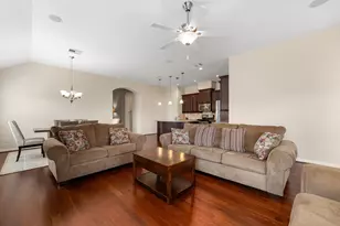 6200 Glenn Hills Ln, League City, TX 77573 - Photo 9